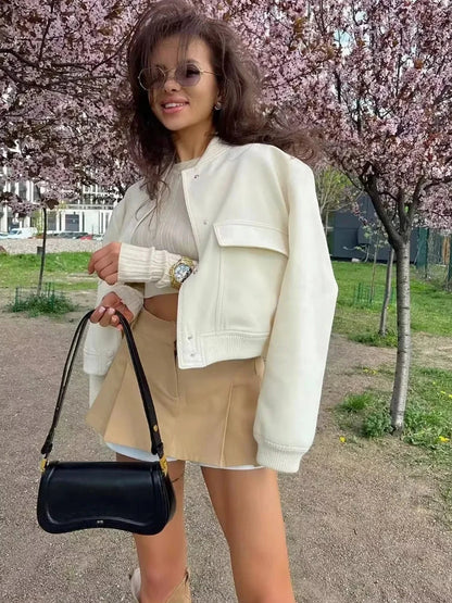 Effortlessly Elegant Jacket with a Timeless Design