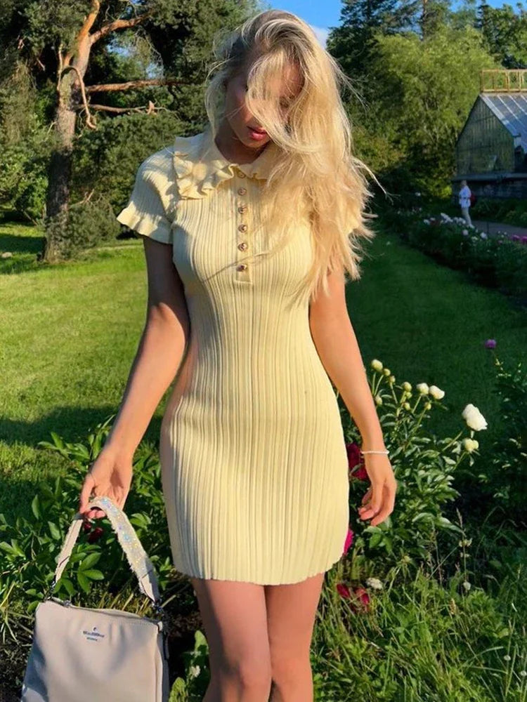 Effortlessly Elegant Dress with a Timeless Design