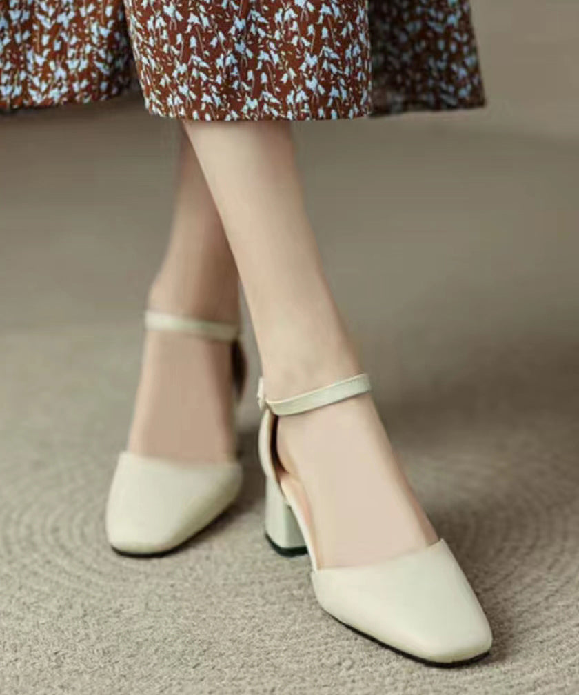 Effortlessly Elegant Heels with a Timeless Design