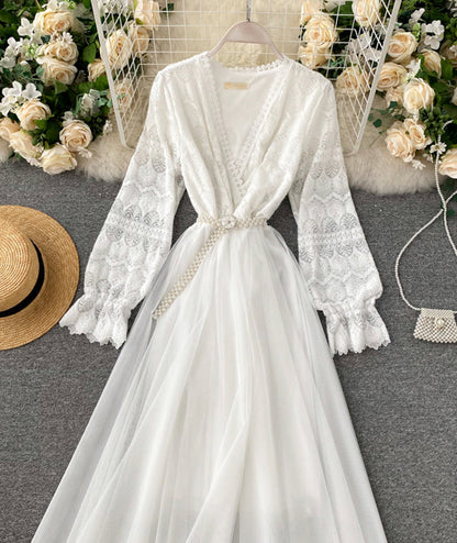 Effortlessly Elegant Dress with a Timeless Design