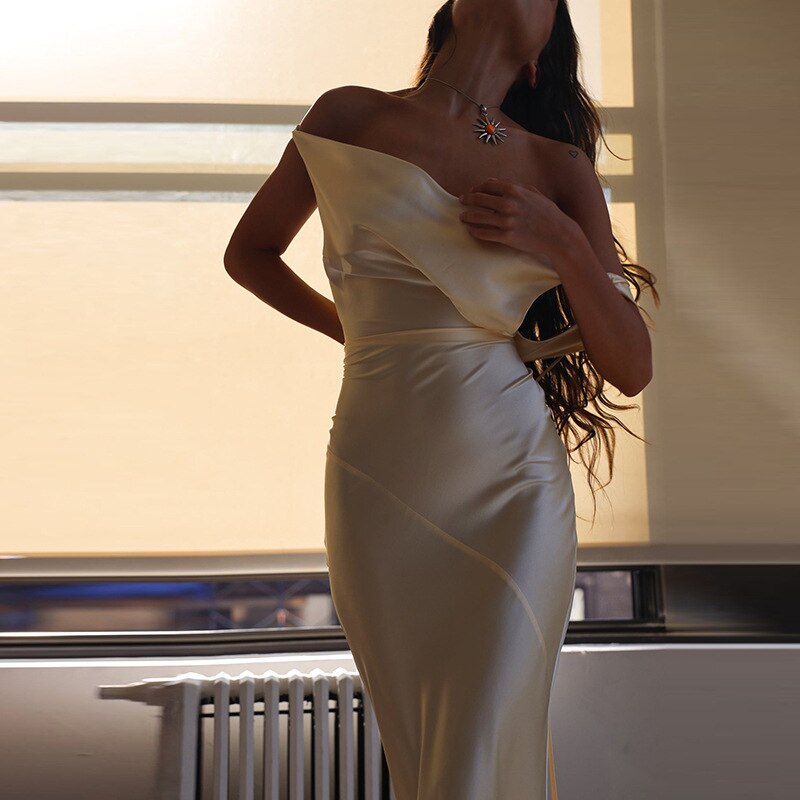 Beautifully Crafted Dress in a Classic Style