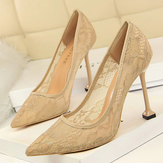 Classic Vintage Heels with a Flattering Fit