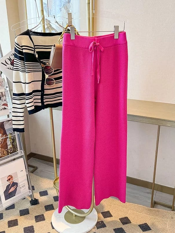 Effortlessly Elegant Pants with a Timeless Design