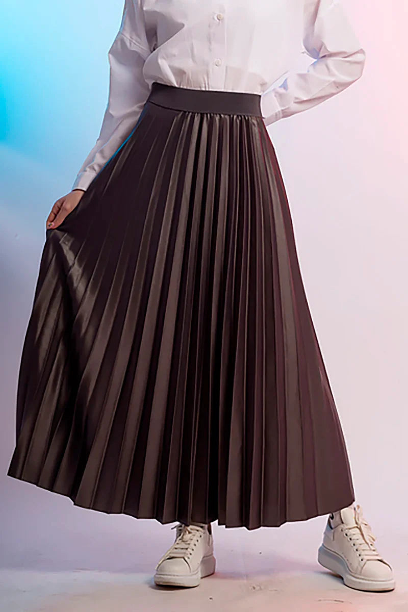 Sophisticated Garment with a Clean Classic Look
