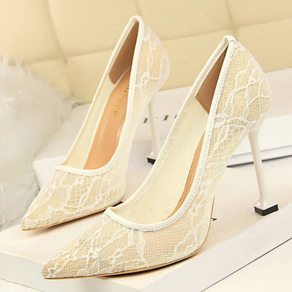 Classic Vintage Heels with a Flattering Fit