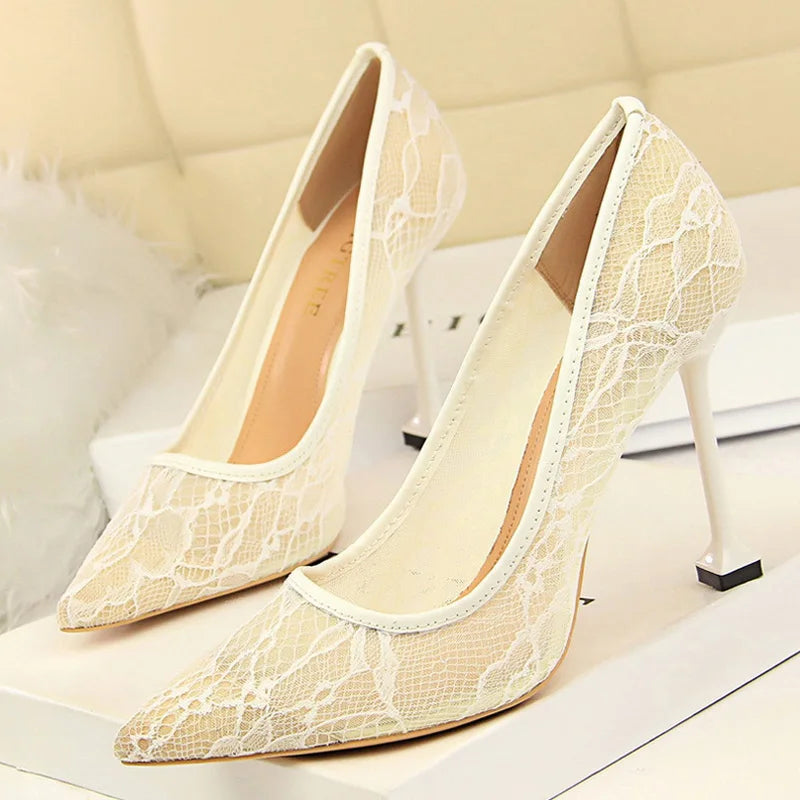 Classic Vintage Heels with a Flattering Fit