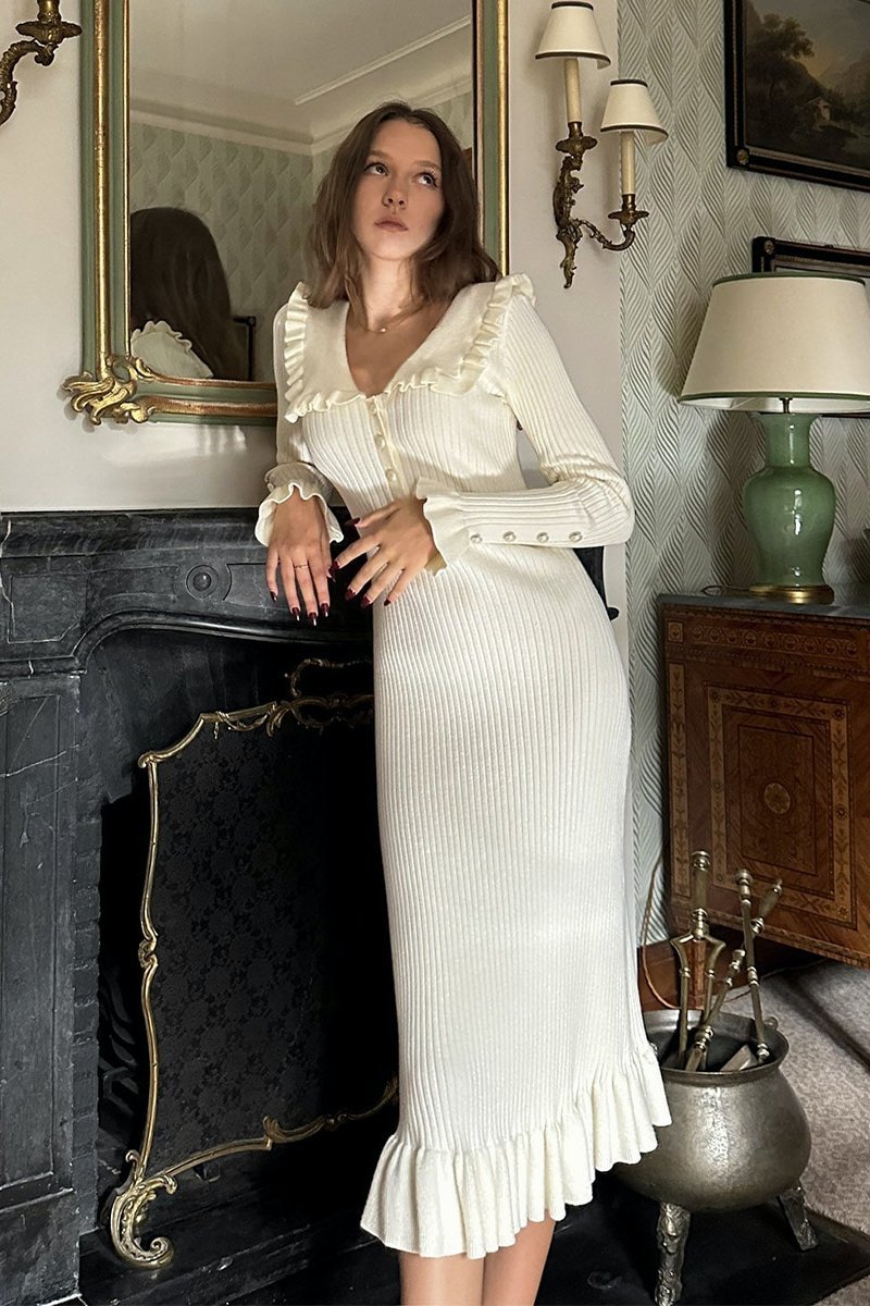 Effortlessly Elegant Dress with a Timeless Design