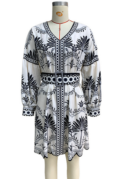 Beautifully Finished Dress in a Timeless Design