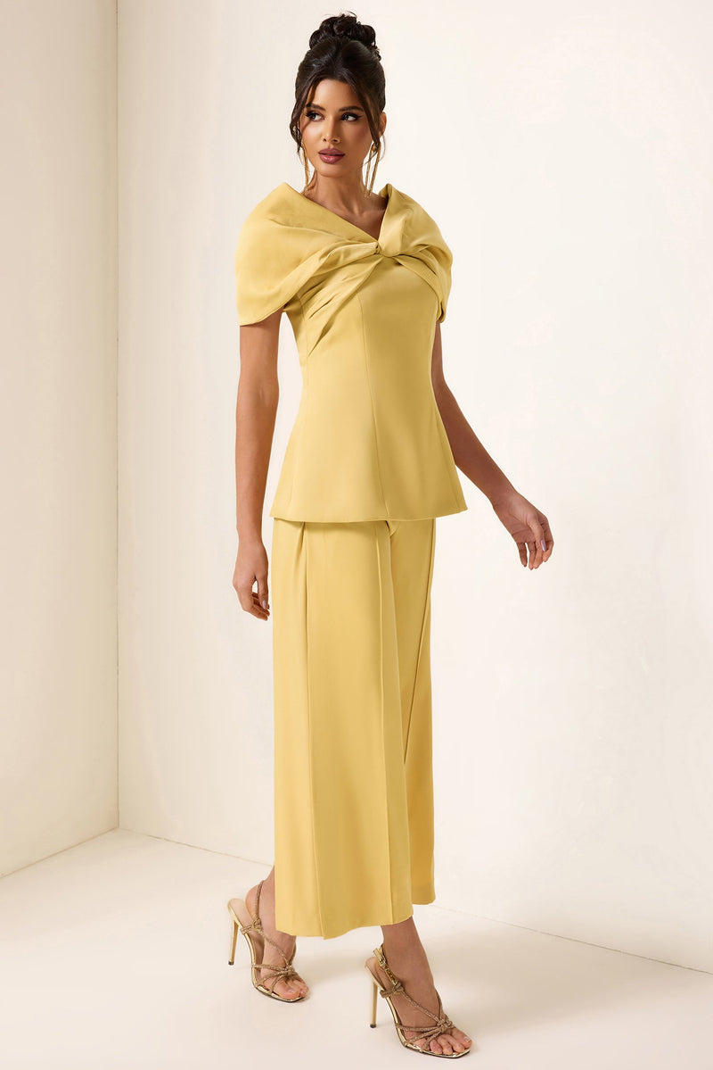 Effortlessly Elegant Pants with a Timeless Design