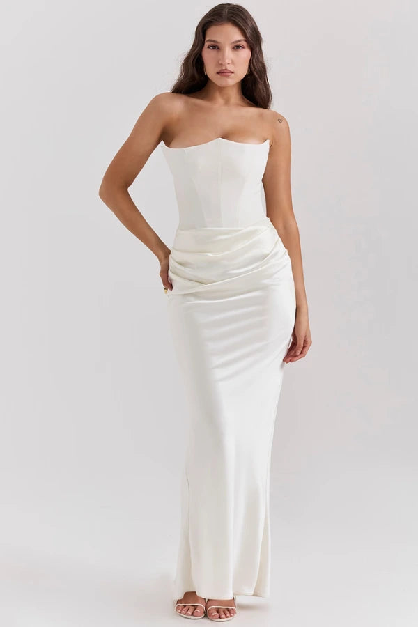 Beautifully Finished Dress in a Timeless Design