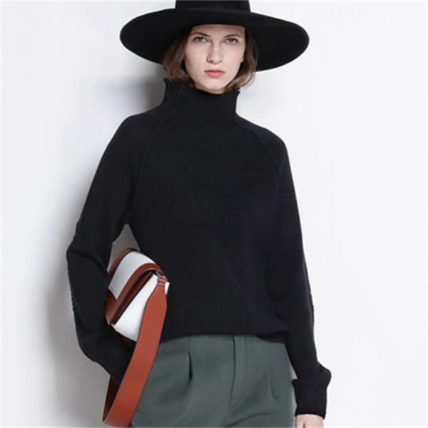 Effortlessly Elegant Sweater with a Timeless Design