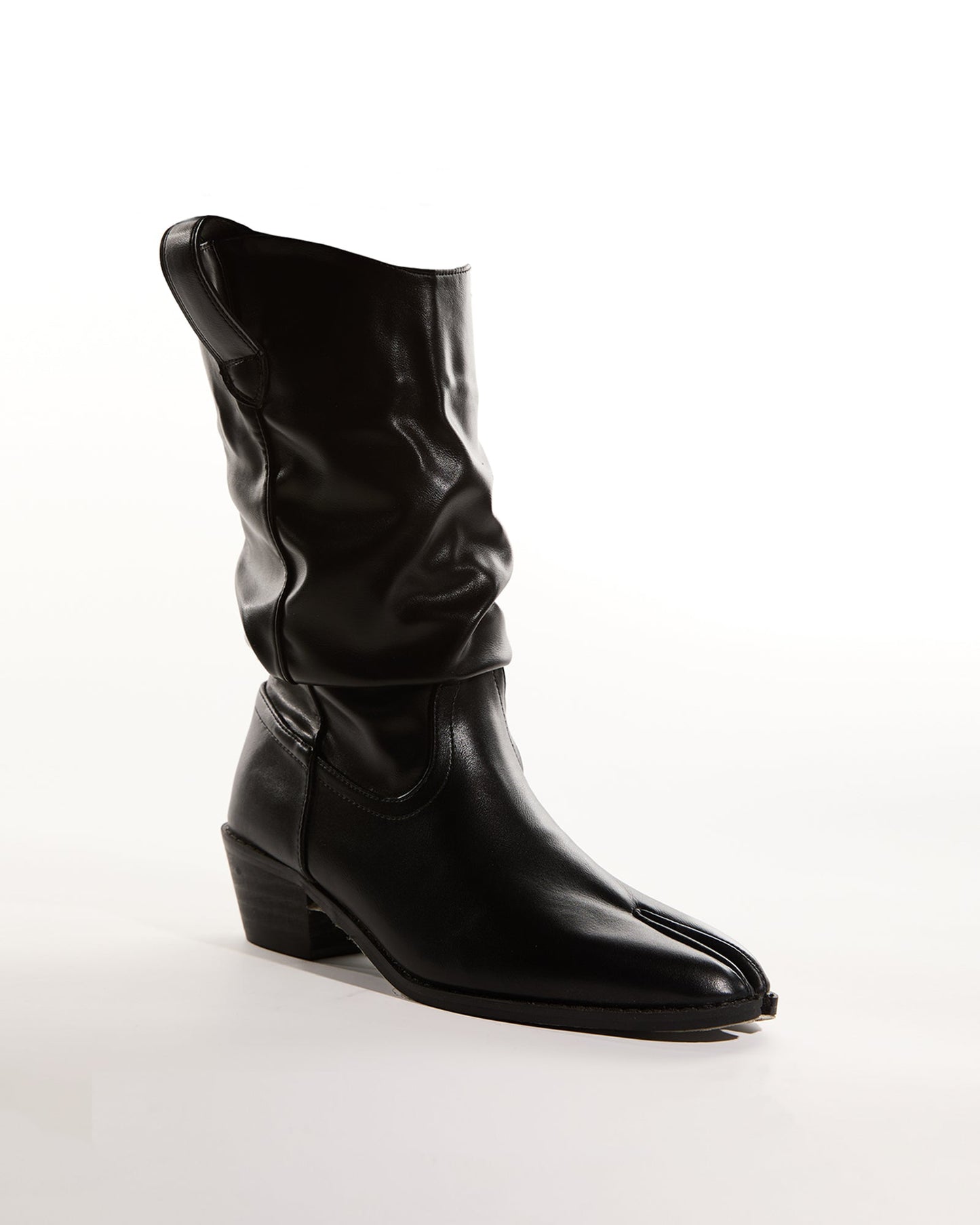 Well Tailored Boots with a Graceful Silhouette