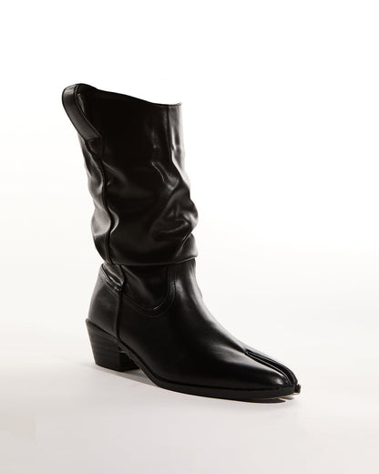 Well Tailored Boots with a Graceful Silhouette