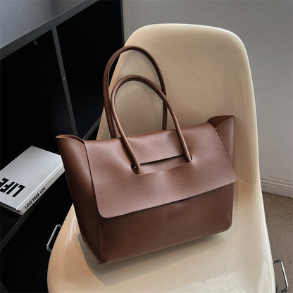 Well Tailored Bag with a Graceful Silhouette