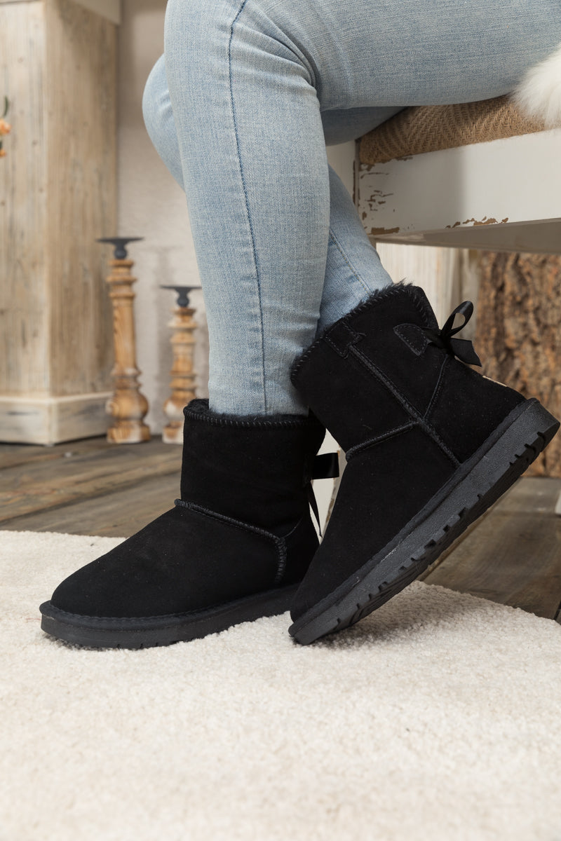 Polished Boots with an Effortless Classic Look