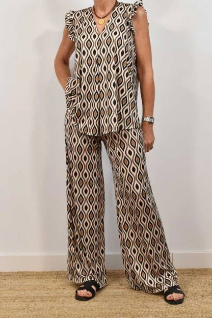 Well Tailored Garment with a Graceful Silhouette