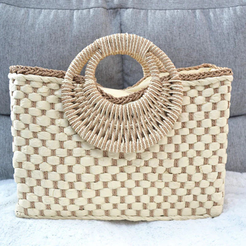 Well Tailored Bag with a Graceful Silhouette