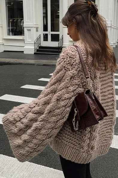 Effortlessly Elegant Sweater with a Timeless Design