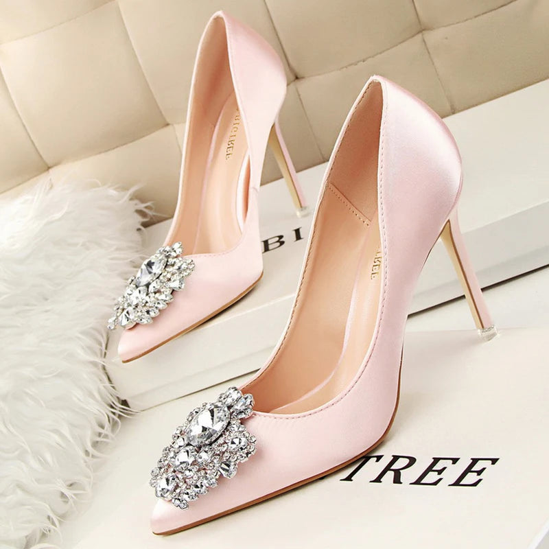 A Vintage Style Heels with Delicate Timeless Details