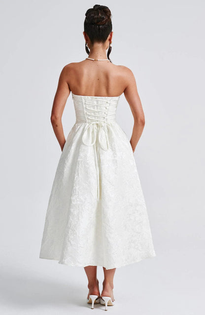 Gracefully Styled Dress for Any Occasion