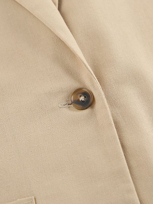 Sophisticated Garment with a Clean Classic Look