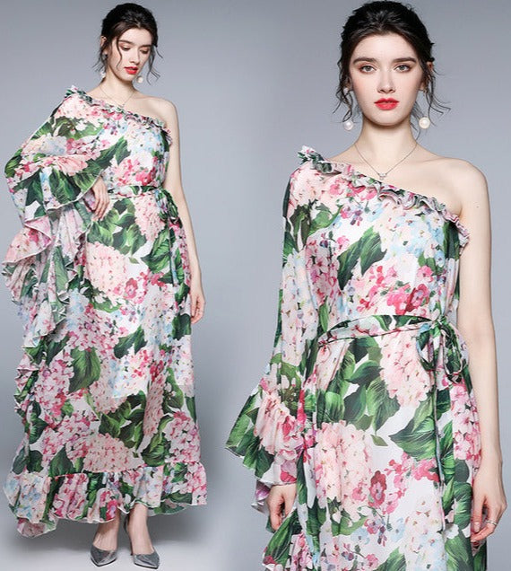 Well Tailored Dress with a Graceful Silhouette