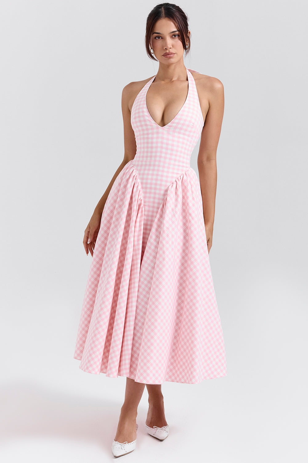 Well Tailored Dress with a Graceful Silhouette