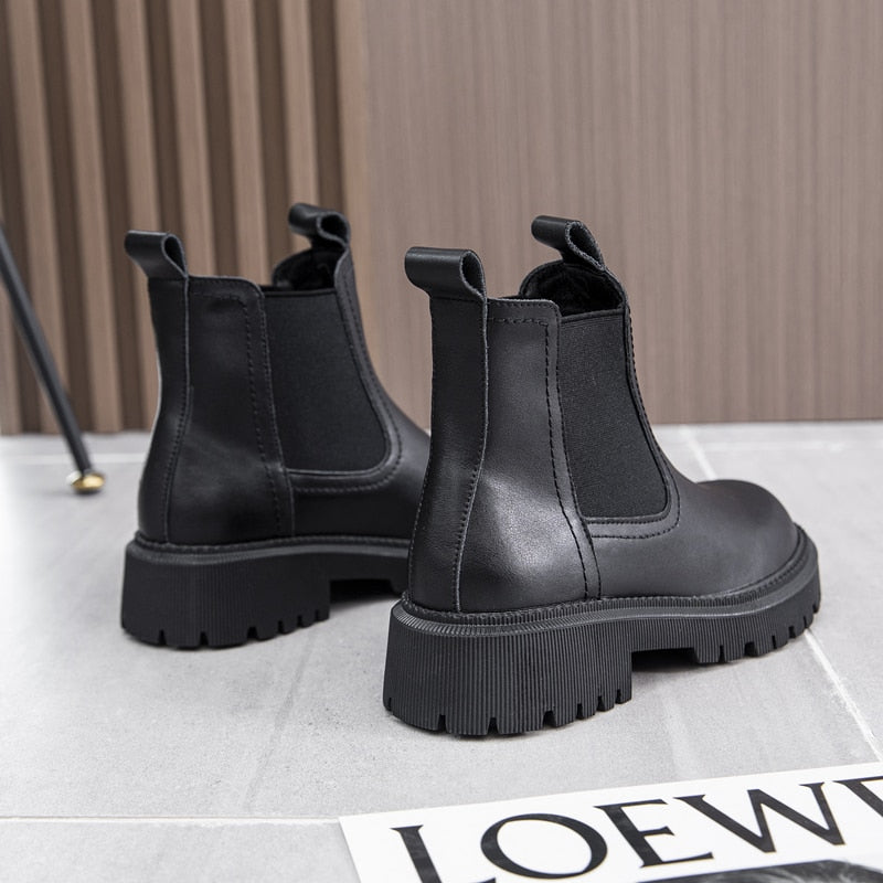 Effortlessly Elegant Boots with a Timeless Design