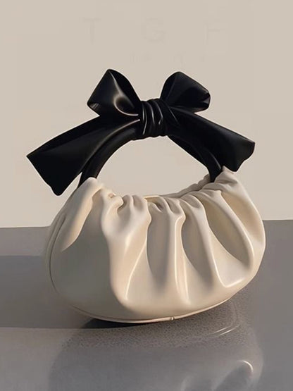 Well Tailored Bag with a Graceful Silhouette