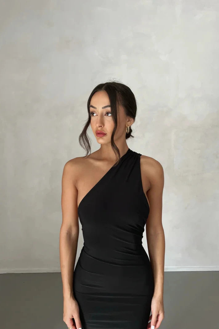 Well Tailored Garment with a Graceful Silhouette