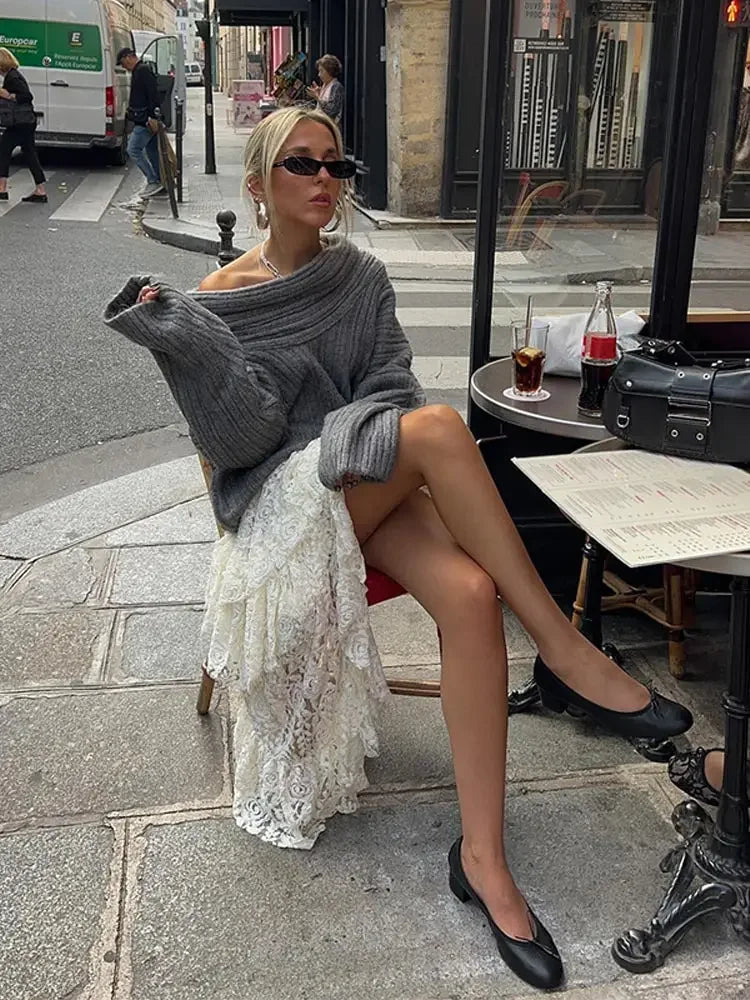 Well Tailored Sweater with a Graceful Silhouette