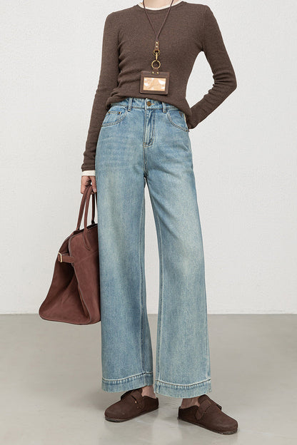Effortlessly Elegant Garment with a Timeless Design
