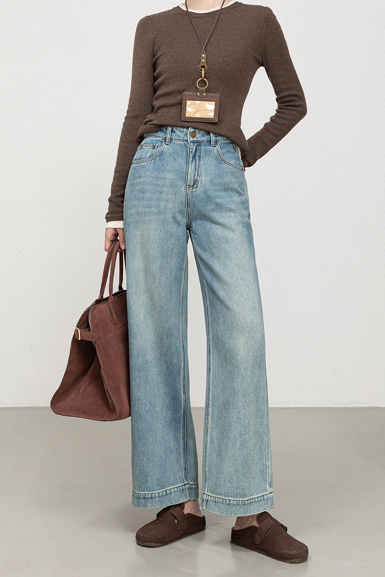 Effortlessly Elegant Garment with a Timeless Design