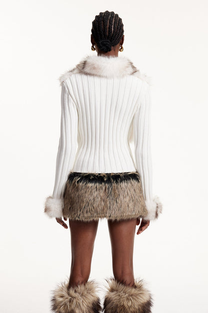Effortlessly Elegant Top with a Timeless Design