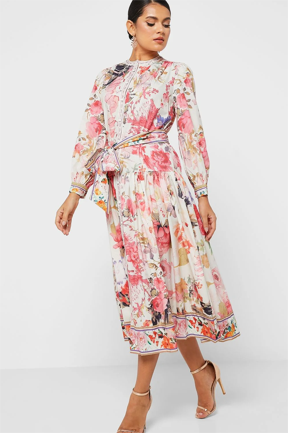 Beautifully Finished Dress in a Timeless Design