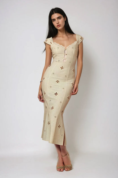 Effortlessly Elegant Dress with a Timeless Design