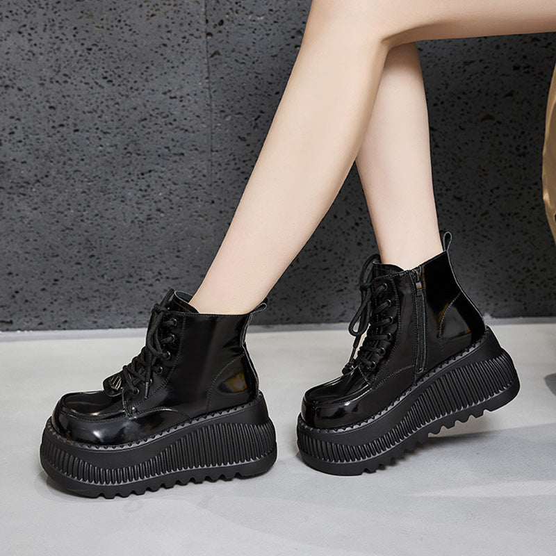 Effortlessly Elegant Boots with a Timeless Design