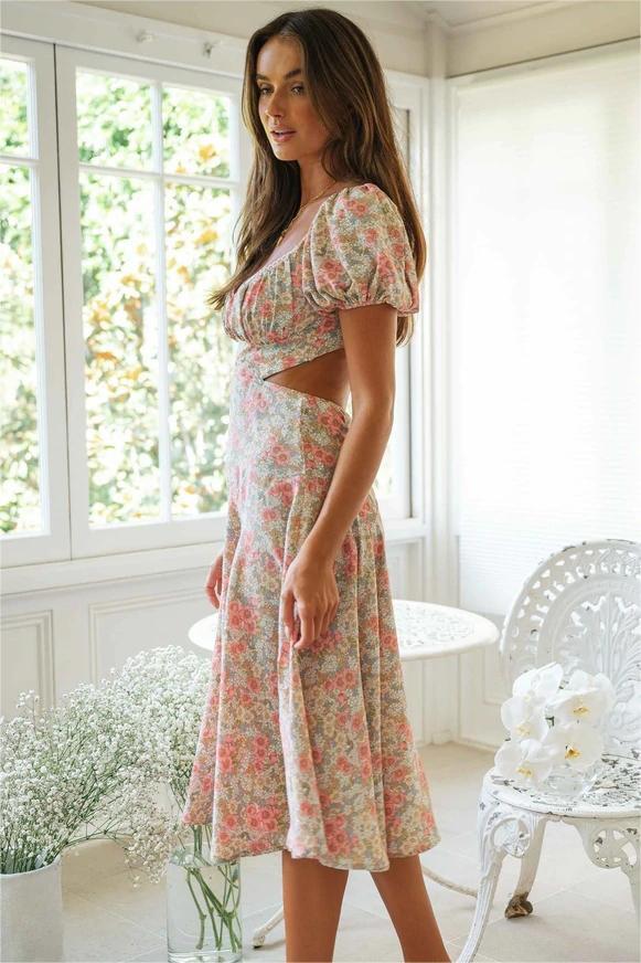 Gracefully Styled Dress for Any Occasion