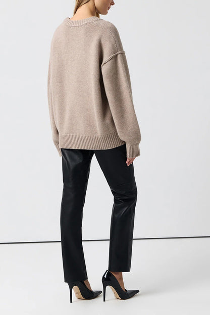 Well Tailored Sweater with a Graceful Silhouette