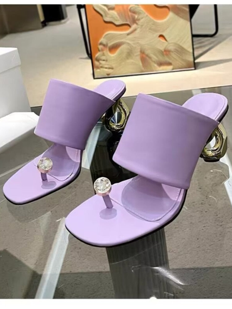 Well Tailored Sandals with a Graceful Silhouette
