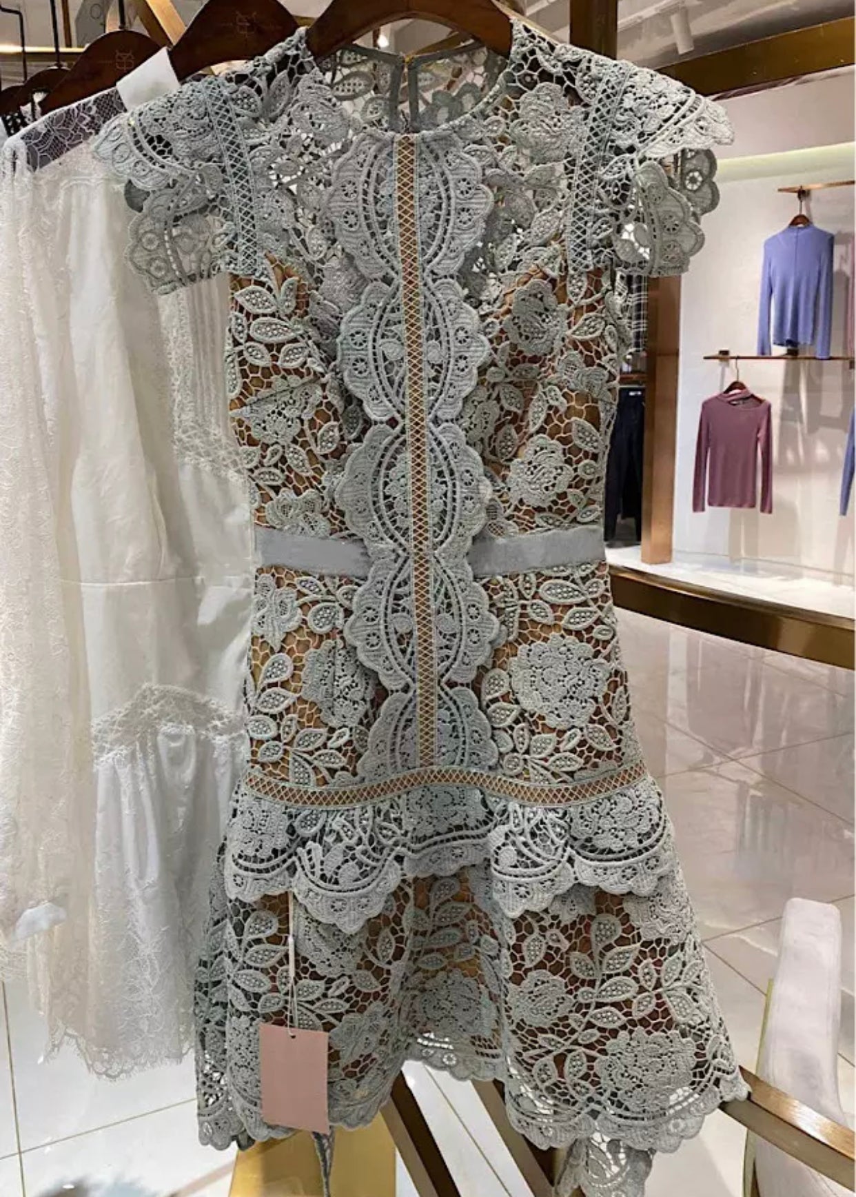 Beautifully Finished Dress in a Timeless Design