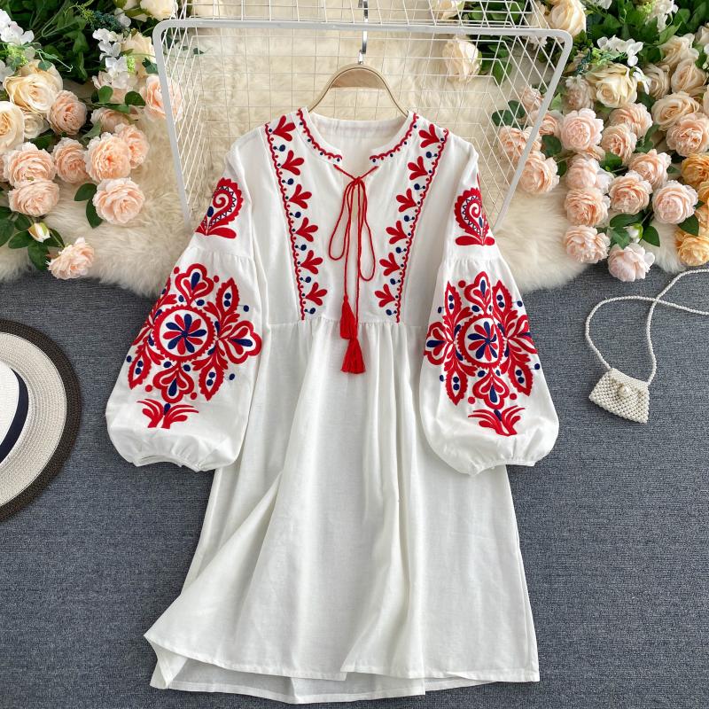 Beautifully Finished Dress in a Timeless Design