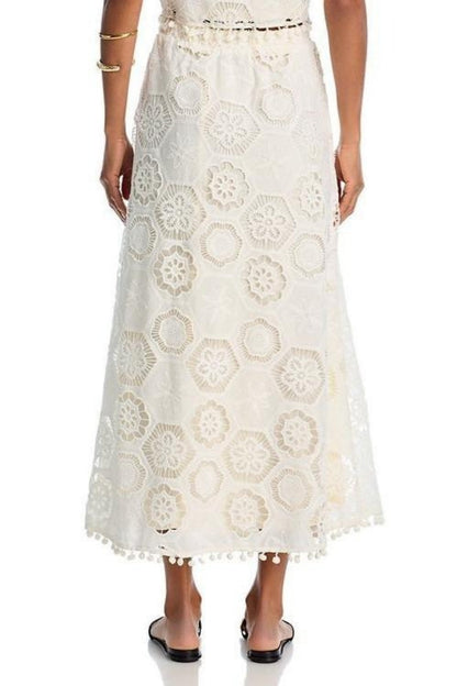 Beautifully Finished Top in a Timeless Design