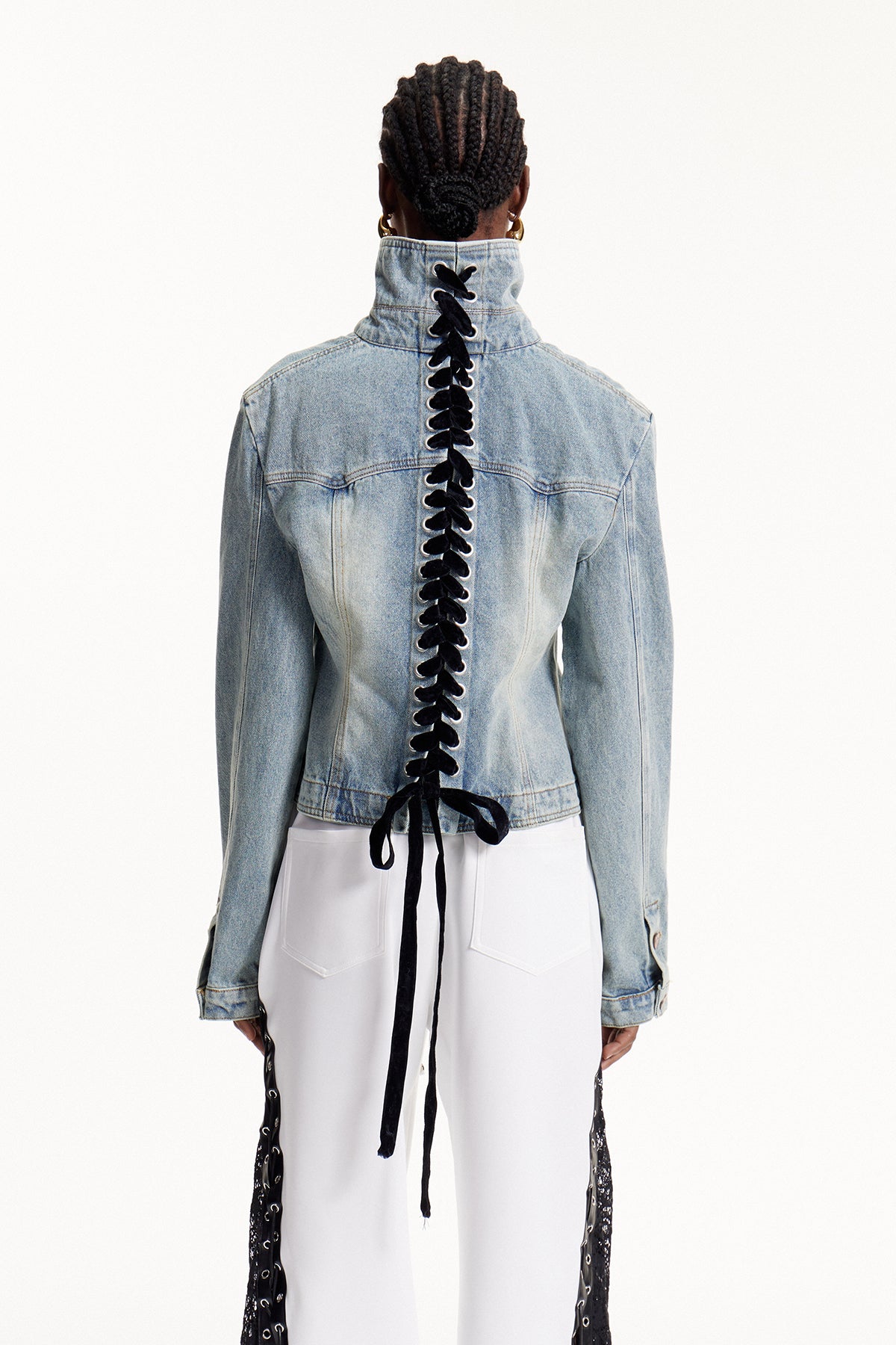Effortlessly Elegant Jacket with a Timeless Design