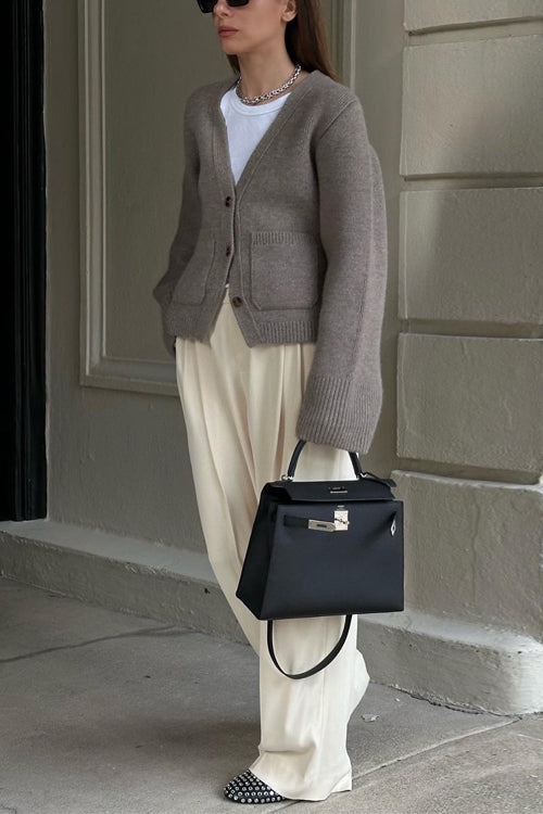 Well Tailored Cardigan with a Graceful Silhouette