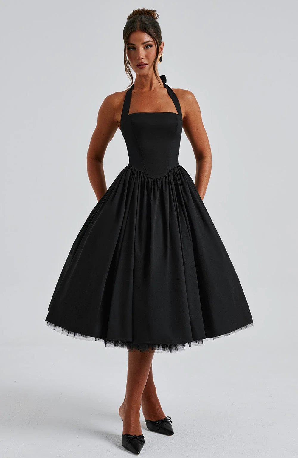 Effortlessly Elegant Dress with a Timeless Design