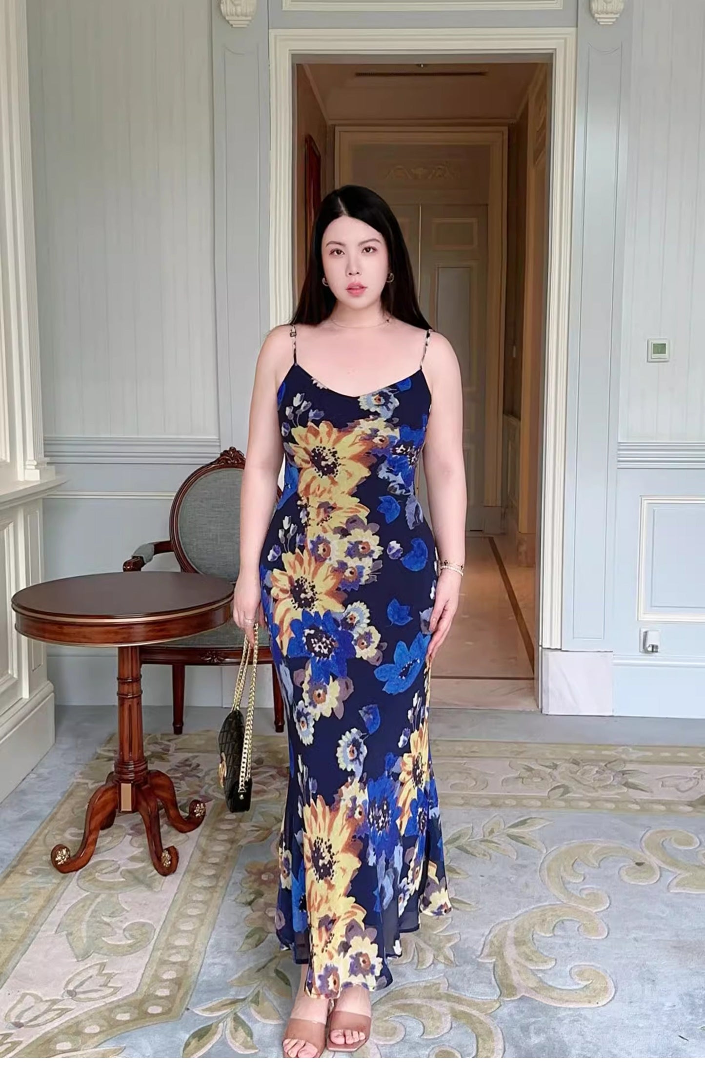 Well Tailored Dress with a Graceful Silhouette