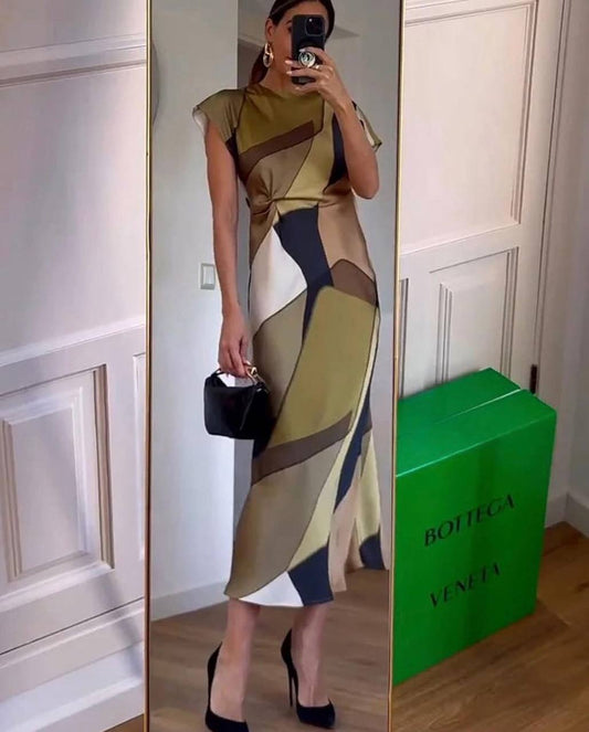 Sophisticated Dress with a Clean Classic Look
