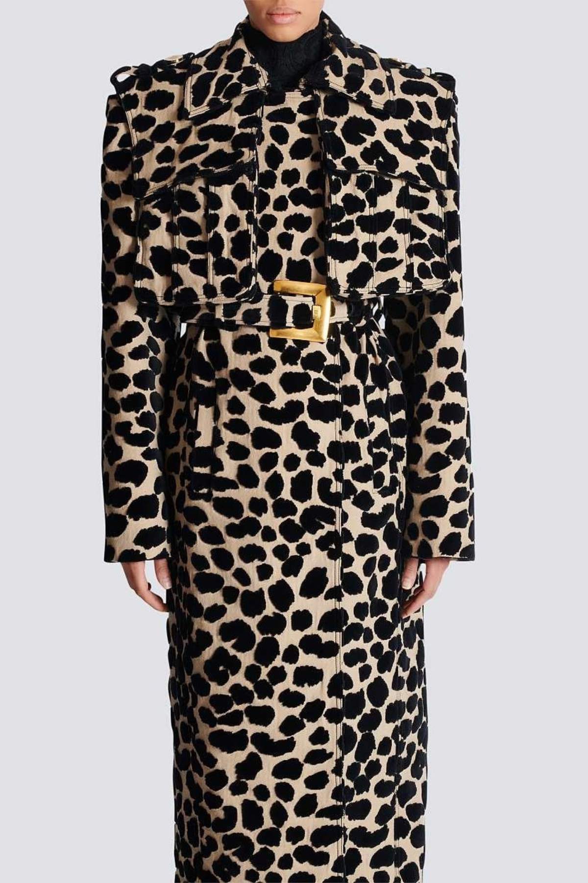 Well Tailored Coat with a Graceful Silhouette