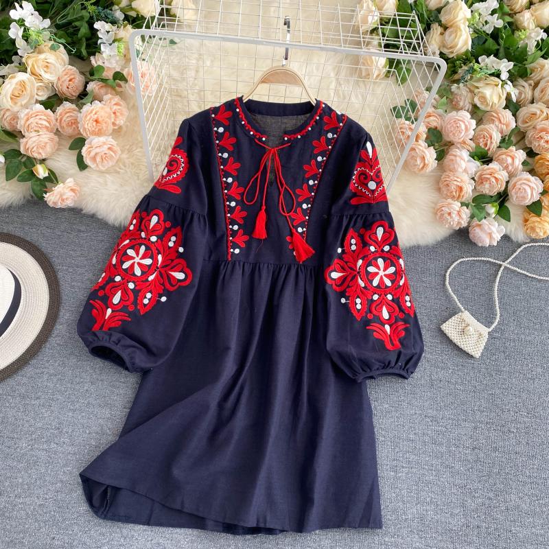 Beautifully Finished Dress in a Timeless Design